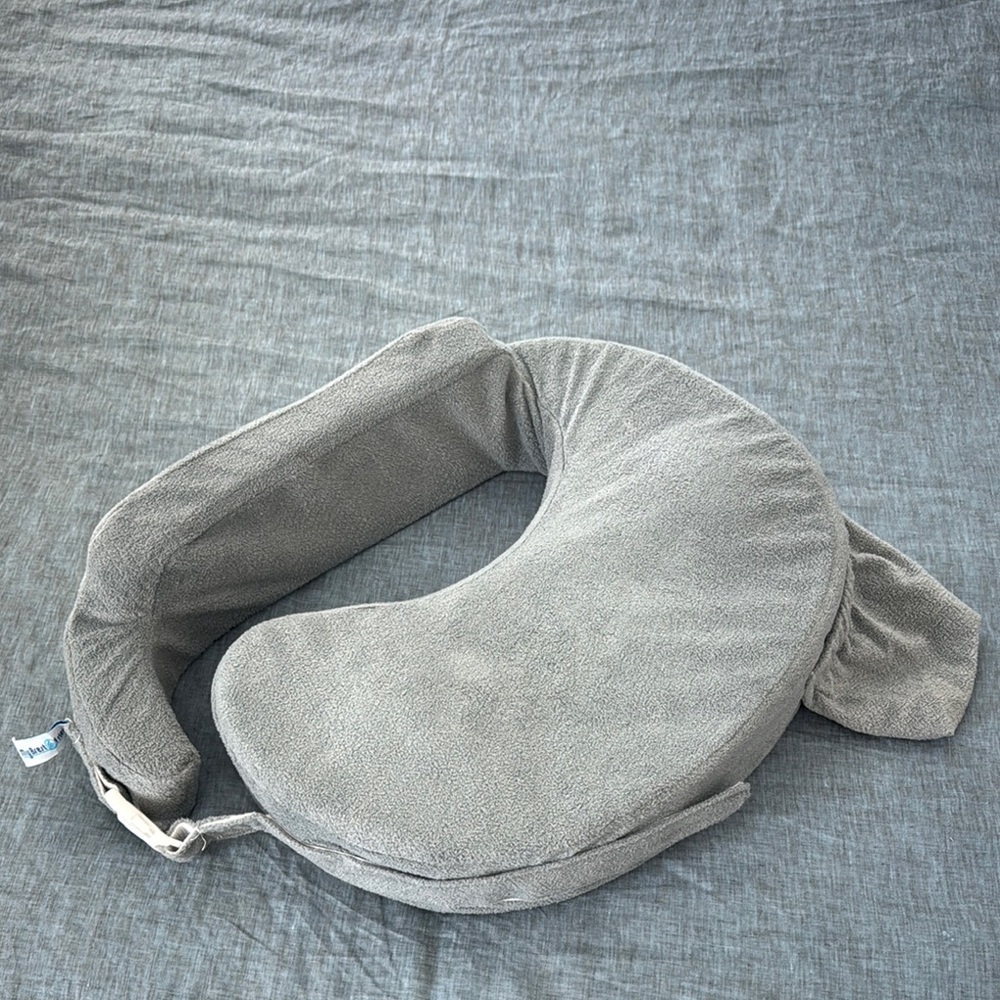 My Breast Friend nursing pillow - Gray